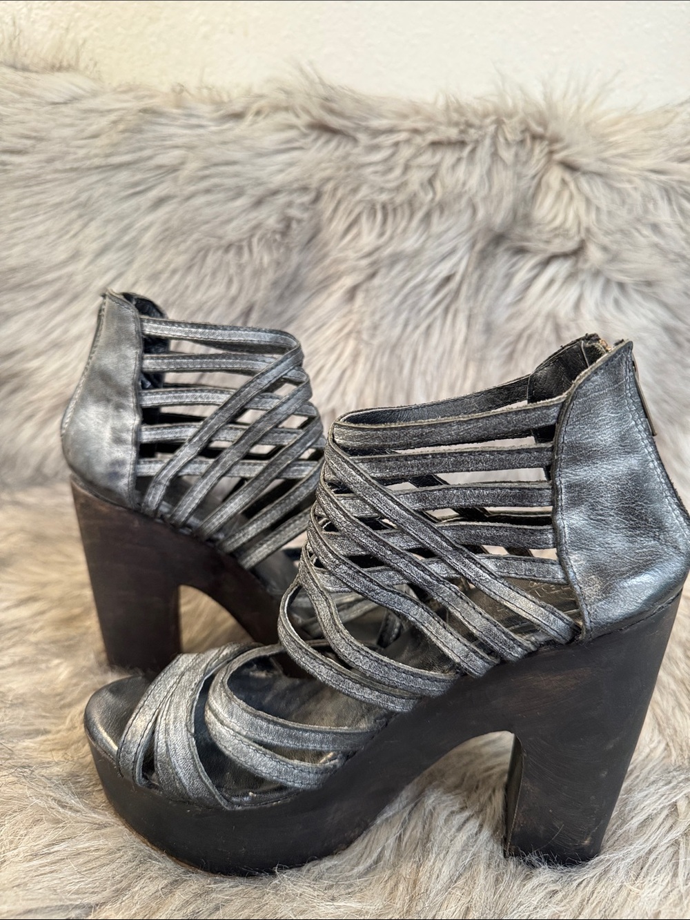 Freebird by Steven Costa Strappy Metallic Gray Platform Heels Size 7 - Picture 11 of 11